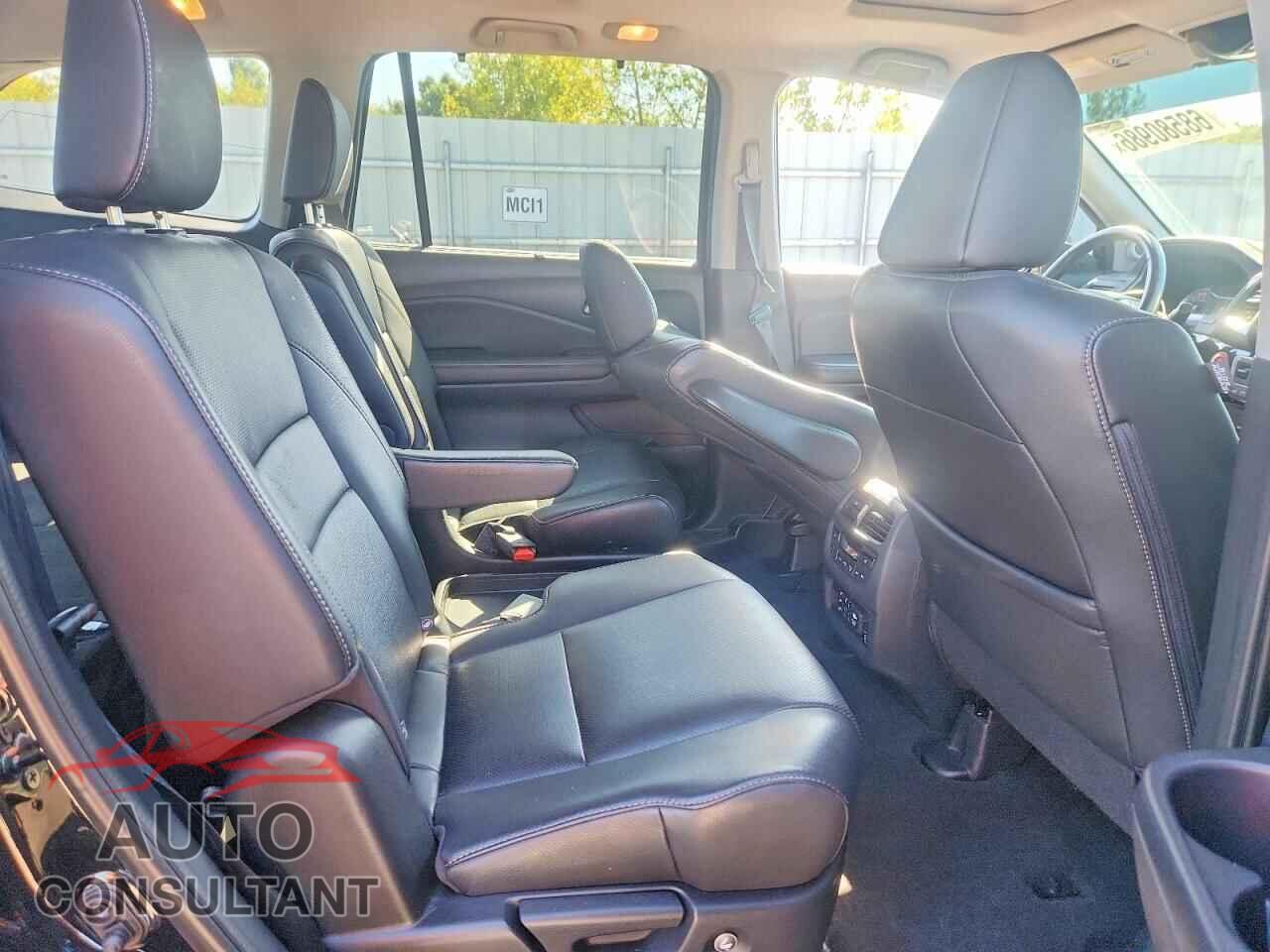 HONDA PILOT 2016 - 5FNYF6H09GB063232