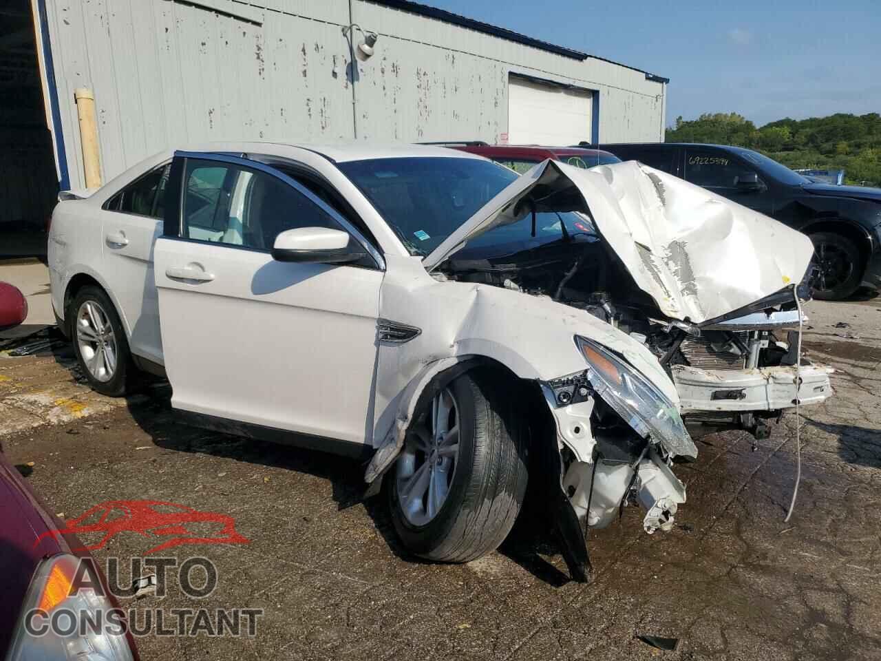 FORD TAURUS 2018 - 1FAHP2E87JG110101