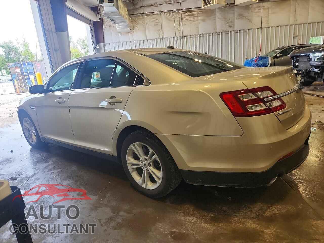 FORD TAURUS 2018 - 1FAHP2E82JG117361