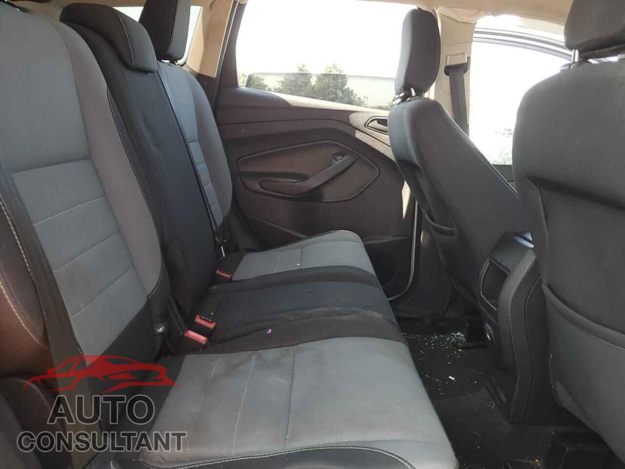 FORD ESCAPE 2018 - 1FMCU0F7XJUC43570