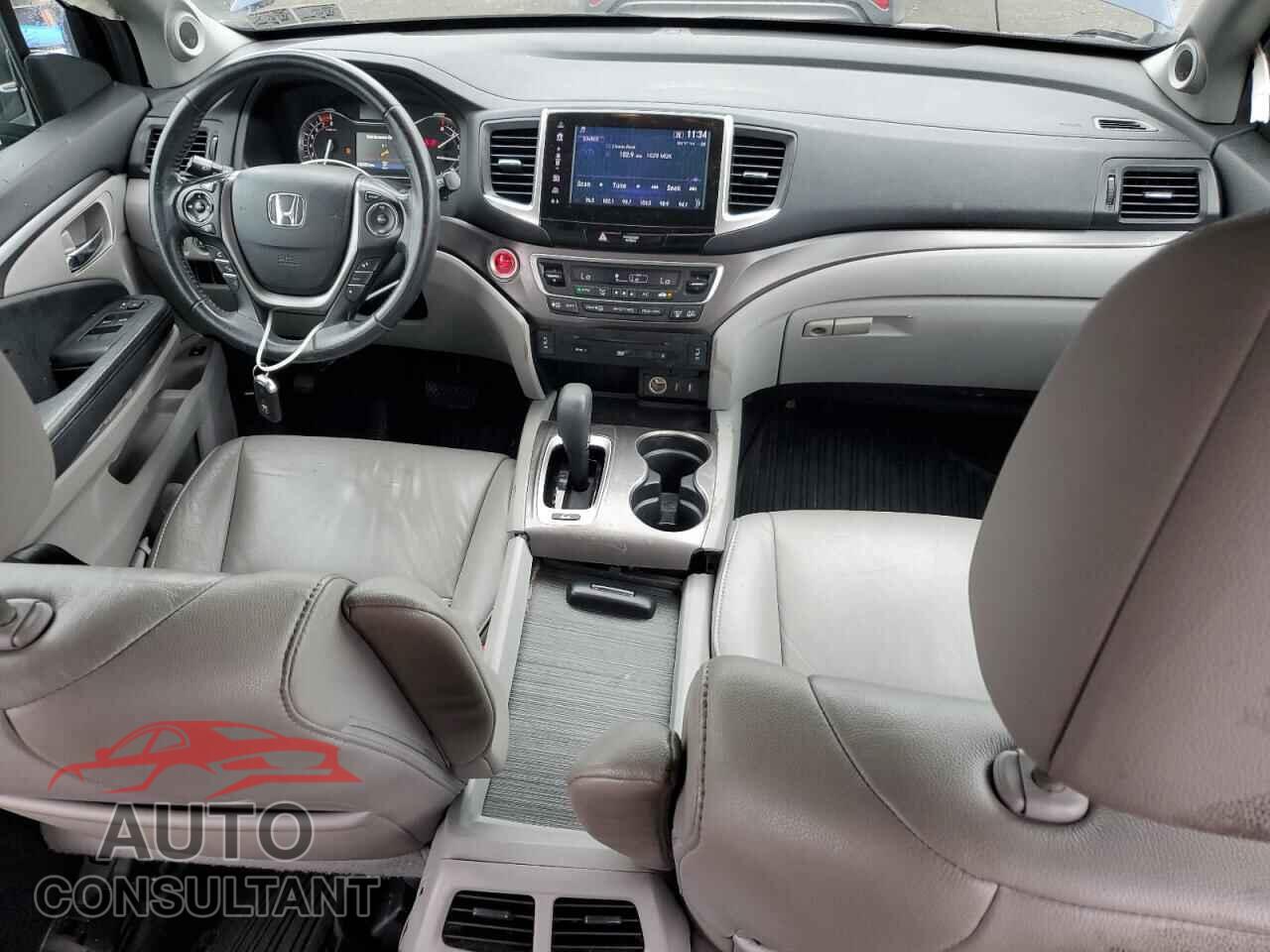 HONDA PILOT 2017 - 5FNYF6H86HB018708
