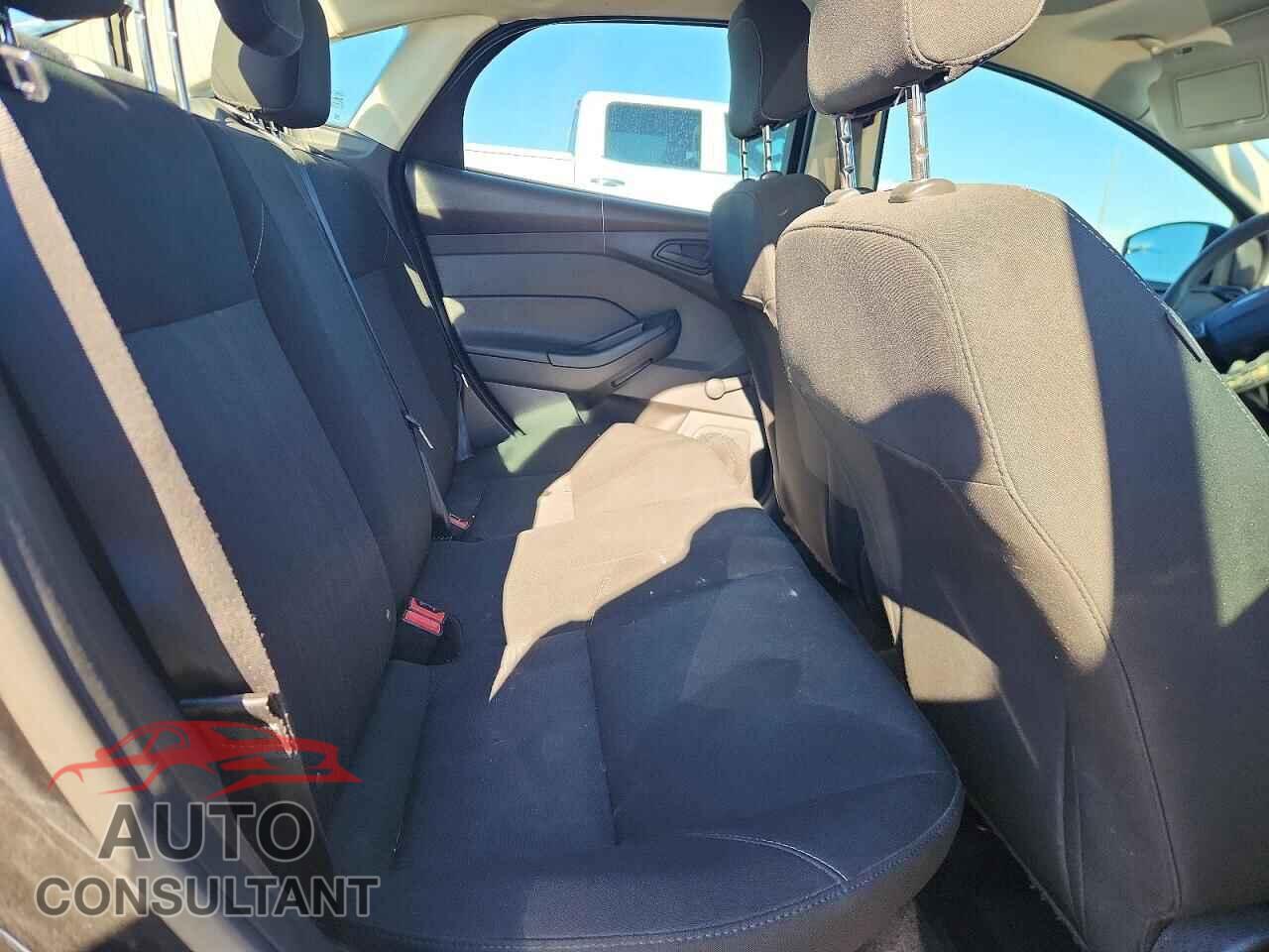 FORD FOCUS 2018 - 1FADP3E2XJL243152