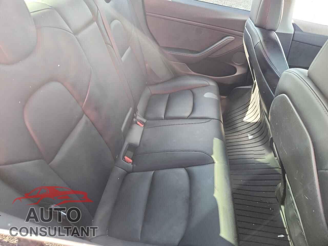 TESLA MODEL 3 2021 - 5YJ3E1EA2MF977282