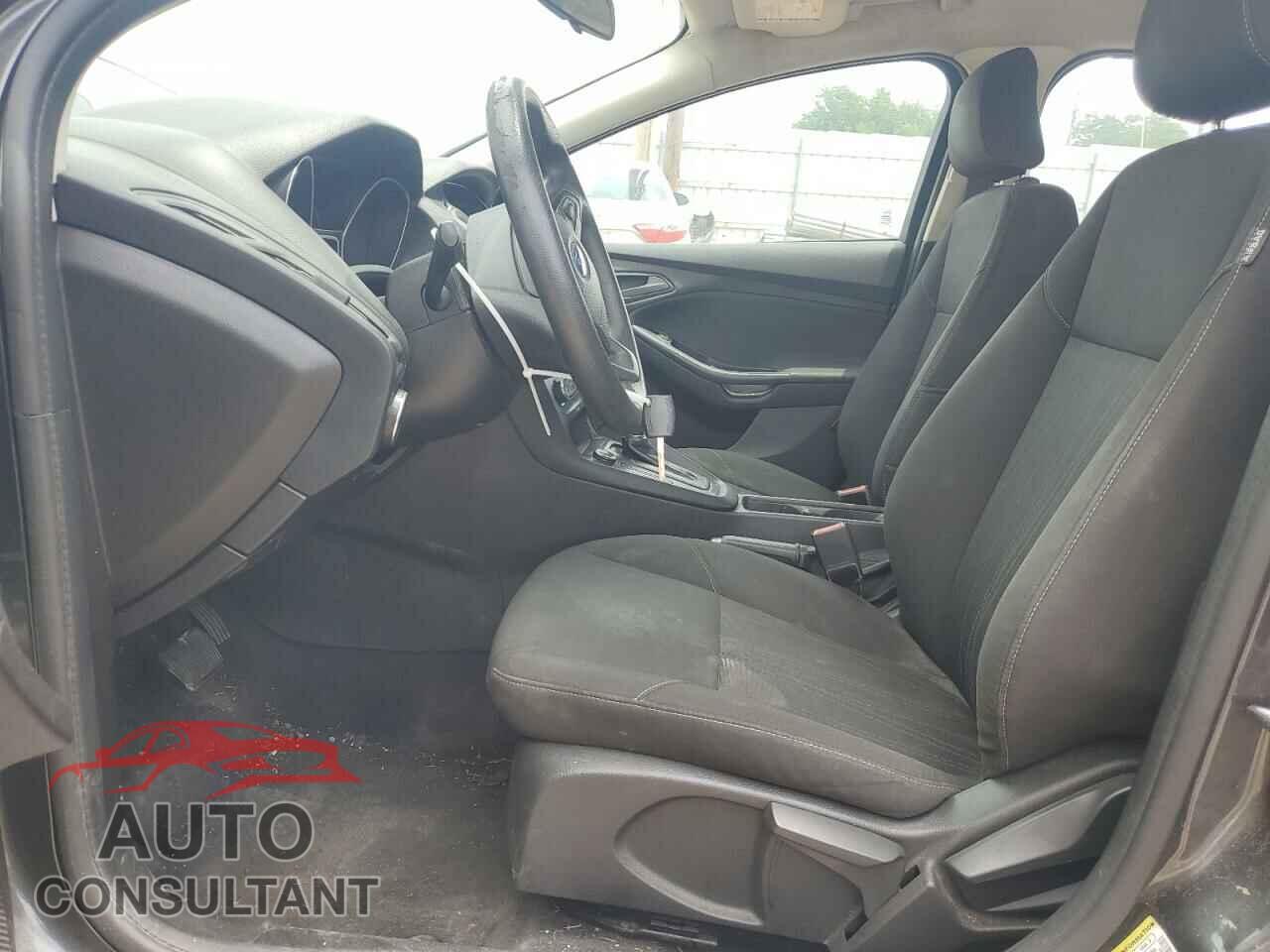 FORD FOCUS 2015 - 1FADP3E22FL261460