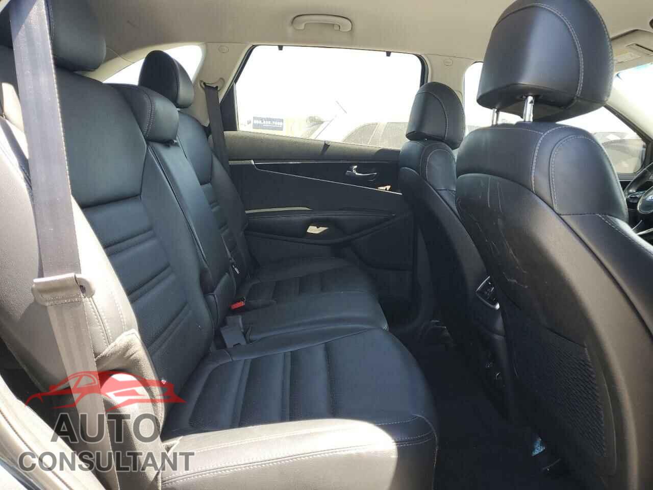 KIA SORENTO 2017 - 5XYPH4A16HG251908