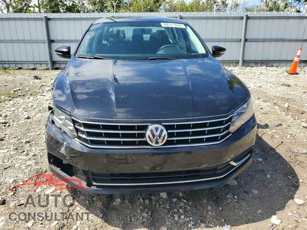 VOLKSWAGEN PASSAT 2017 - 1VWAT7A35HC046511