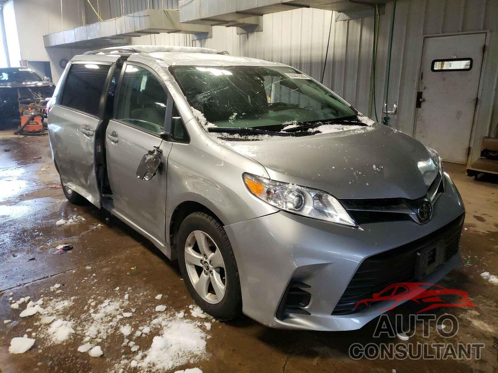 TOYOTA SIENNA 2018 - 5TDKZ3DC8JS960797