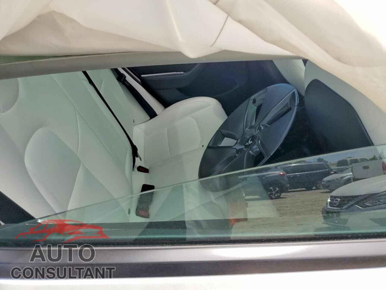 TESLA MODEL 3 2023 - 5YJ3E1EAXPF585476