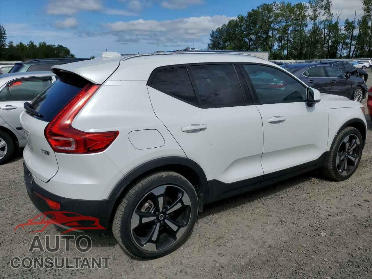 VOLVO XC40 2022 - YV4162UK2N2720189