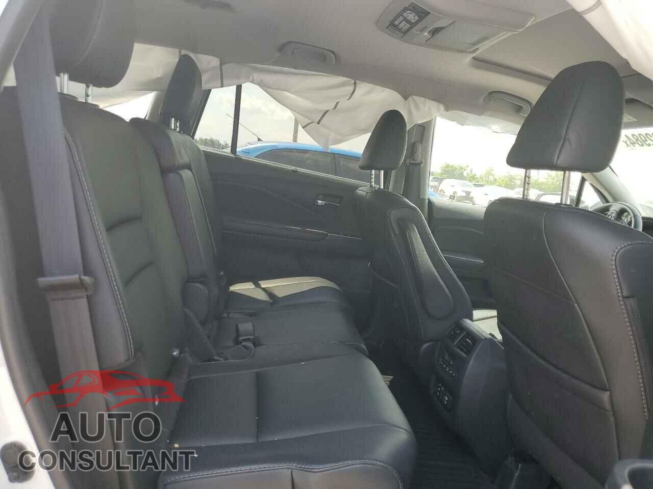 HONDA PILOT 2017 - 5FNYF6H99HB022051