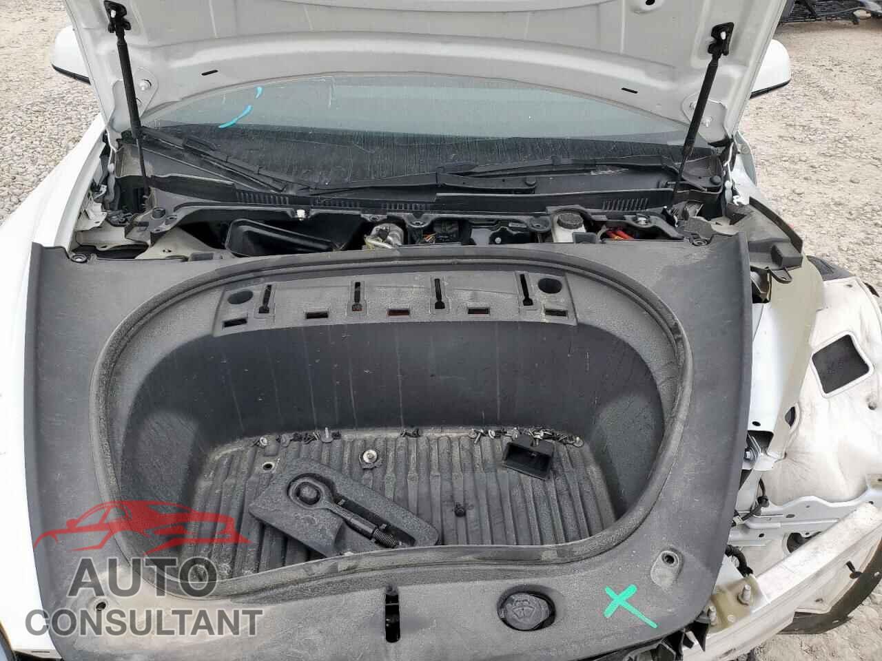 TESLA MODEL 3 2024 - 5YJ3E1EA5RF733763