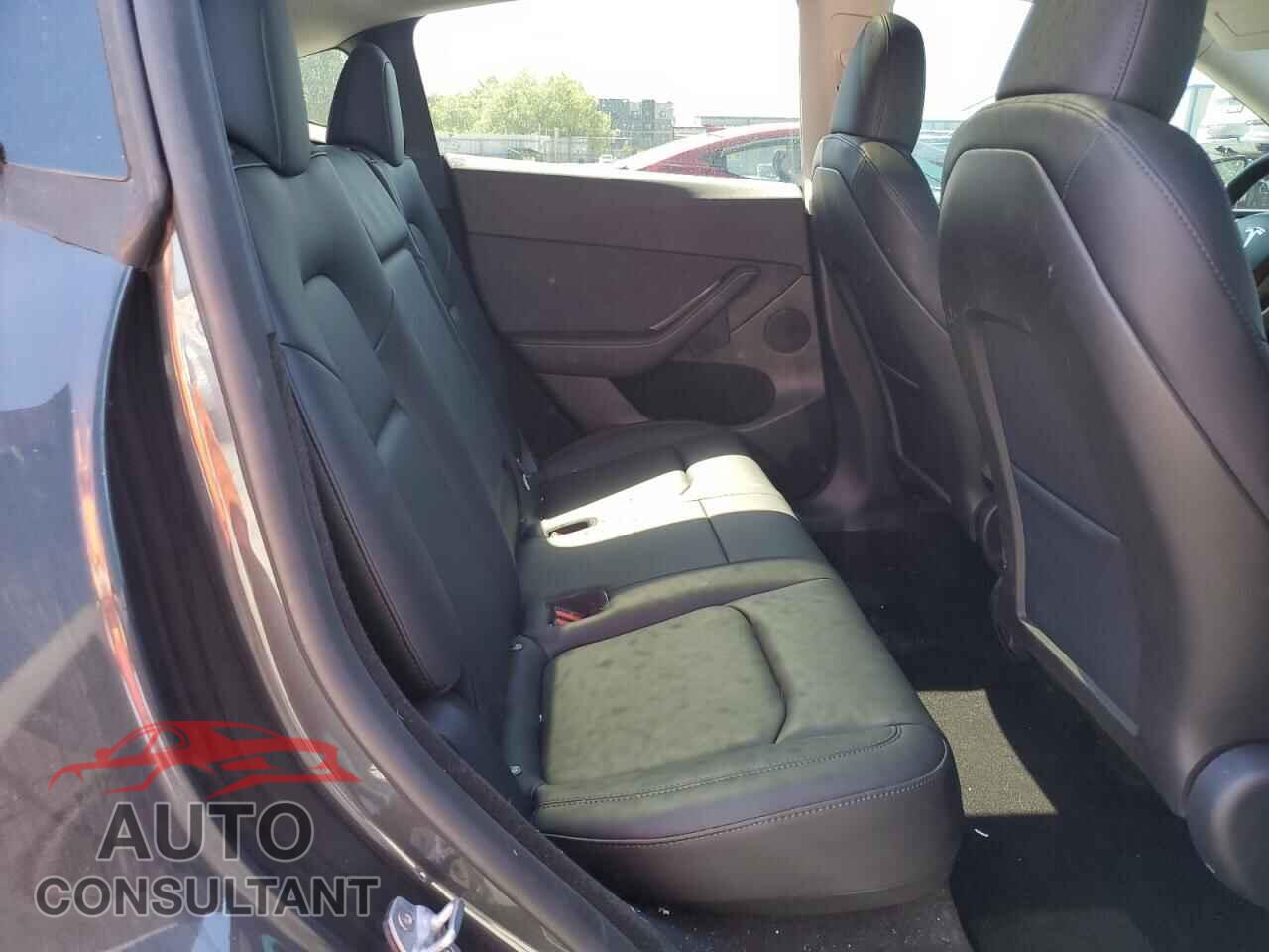 TESLA MODEL Y 2024 - 7SAYGDEE2RF064343