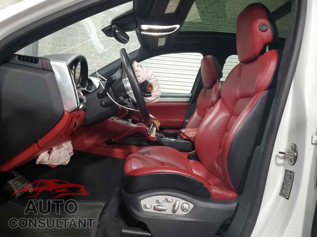 PORSCHE CAYENNE 2017 - WP1AD2A26HLA83544