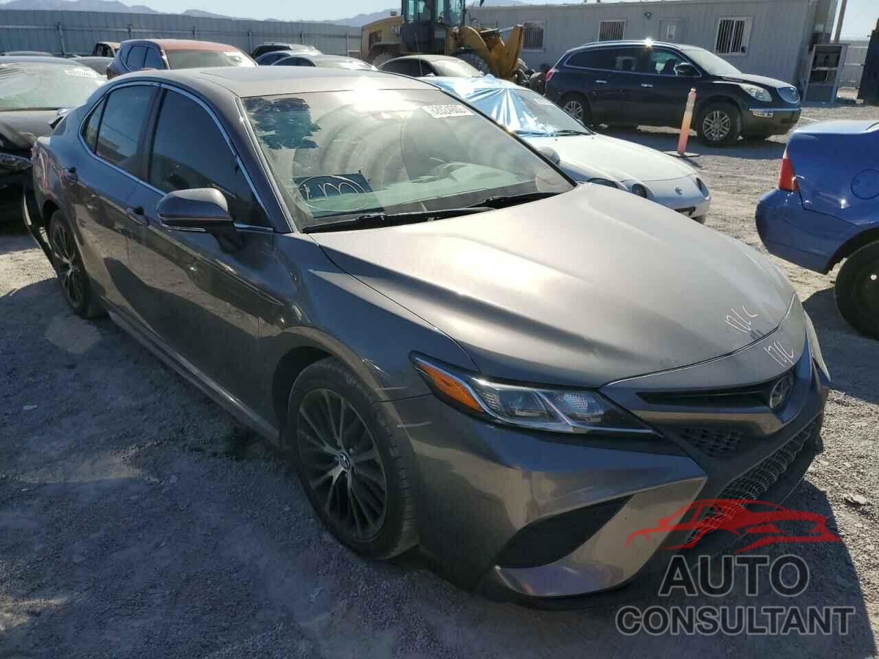 TOYOTA CAMRY 2018 - 4T1B11HK7JU006997