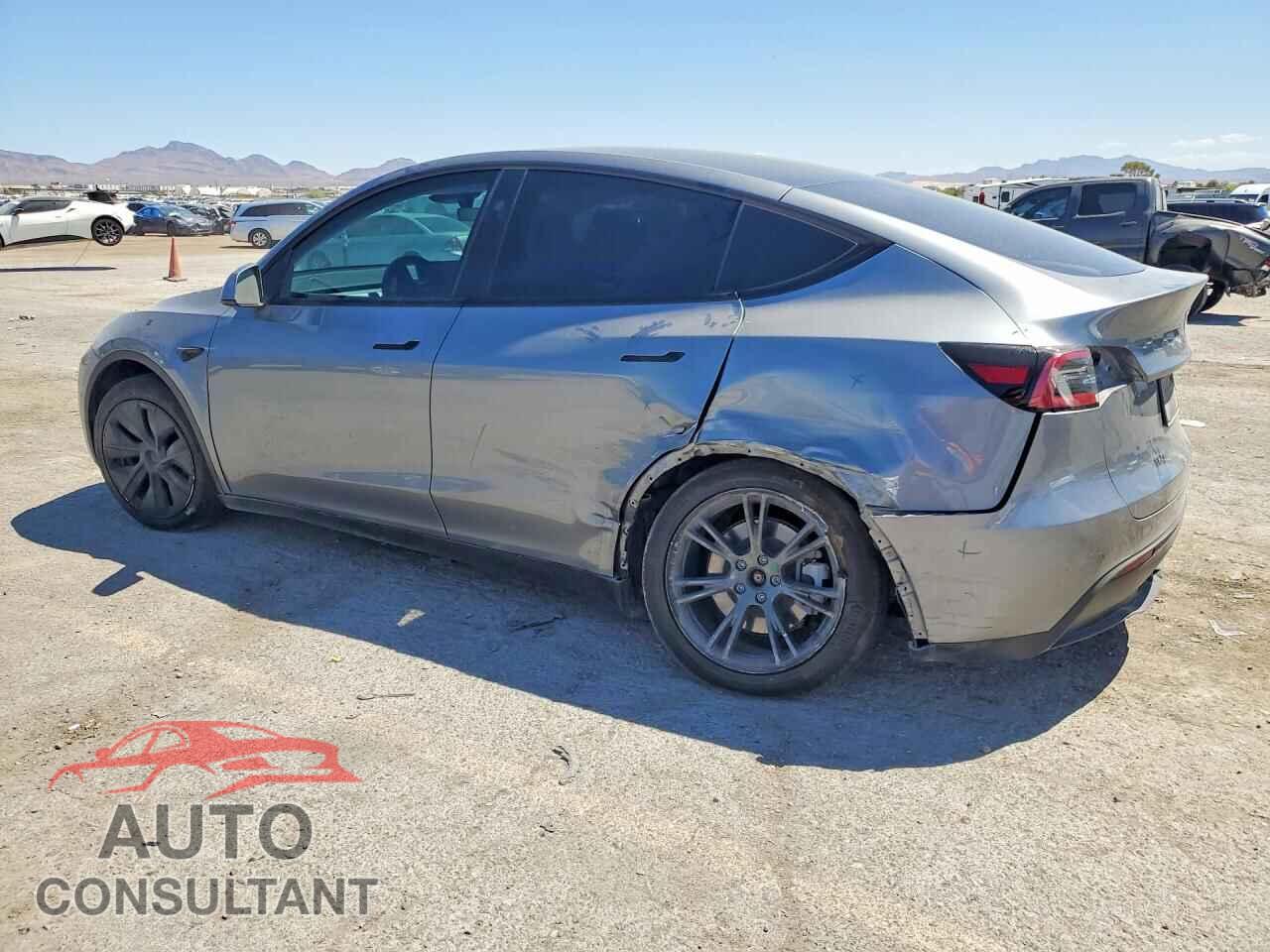 TESLA MODEL Y 2025 - 7SAYGDED8SF231401
