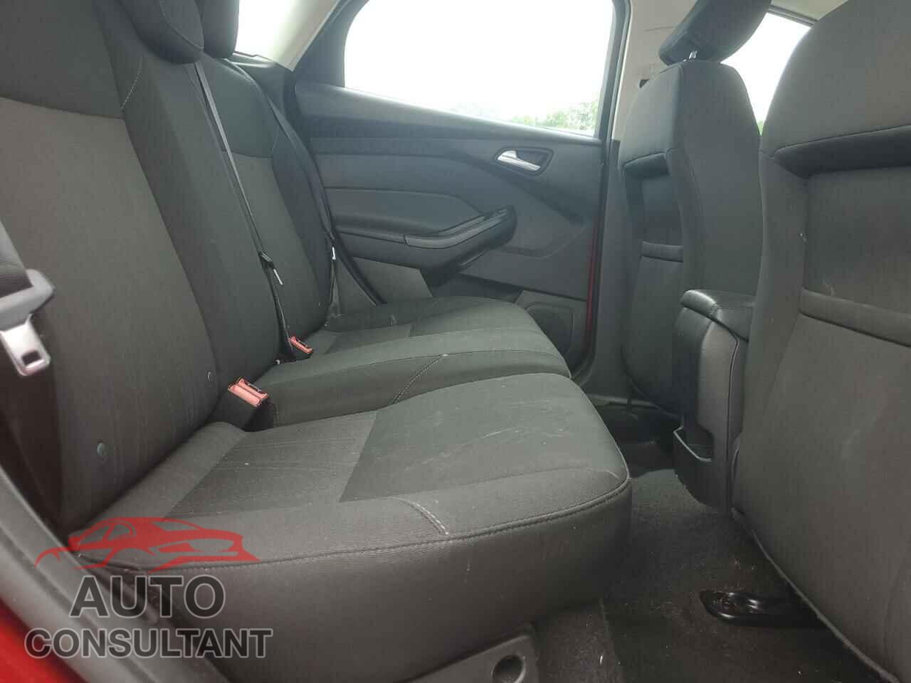 FORD FOCUS 2015 - 1FADP3K20FL355647