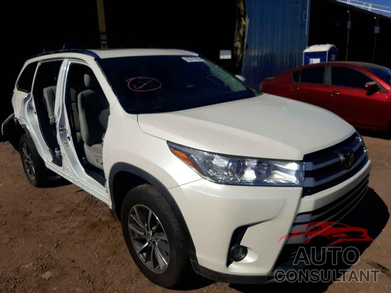 TOYOTA HIGHLANDER 2019 - 5TDKZRFH9KS563676