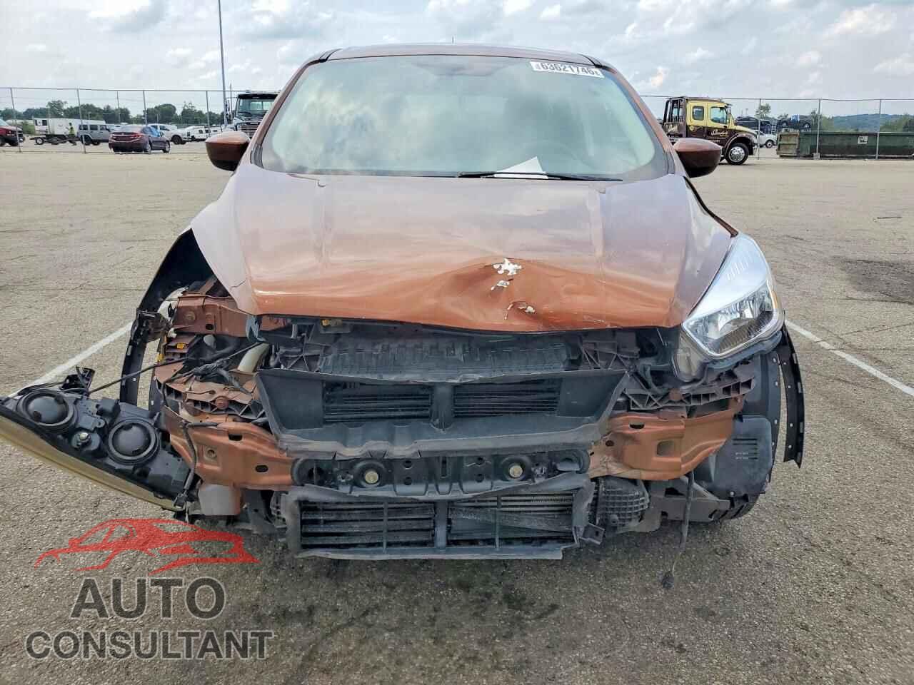 FORD ESCAPE 2017 - 1FMCU0G9XHUB04596