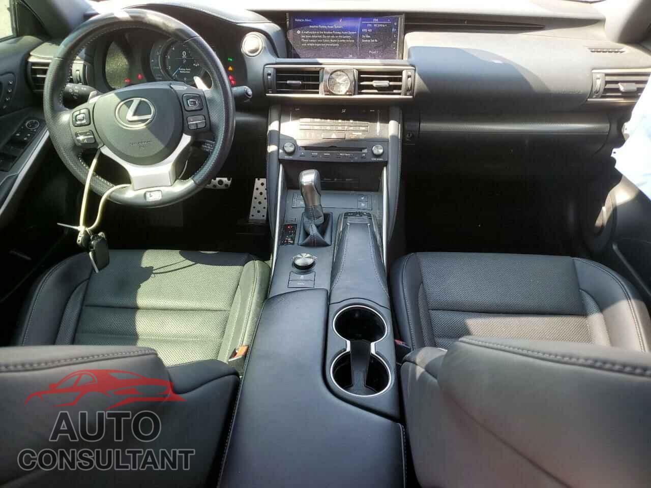 LEXUS IS 2018 - JTHBA1D21J5074070