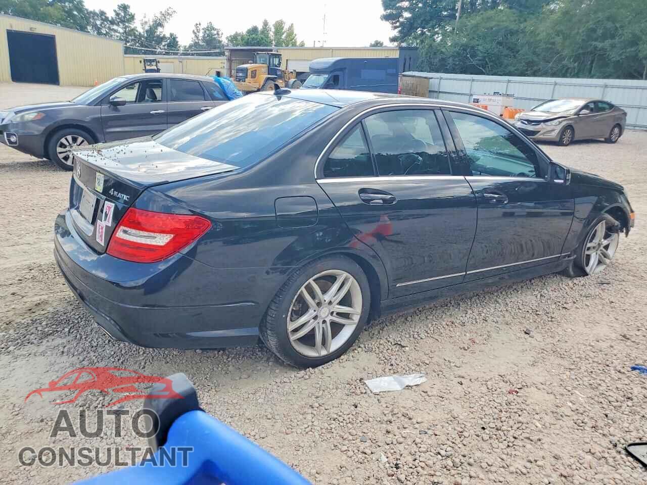 MERCEDES-BENZ C-CLASS 2013 - WDDGF8AB8DG098807