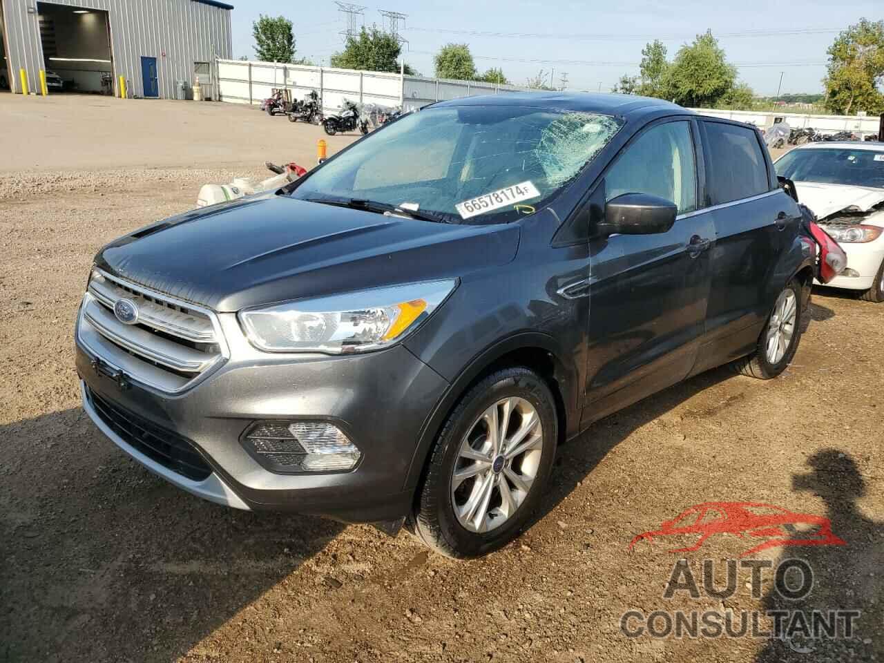 FORD ESCAPE 2017 - 1FMCU0GD4HUC77700