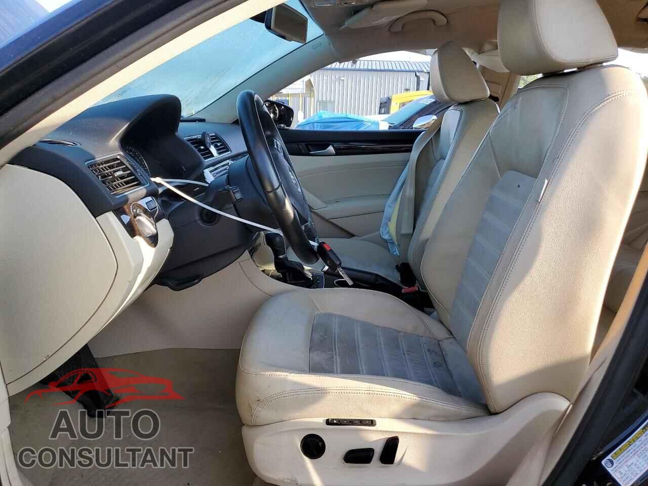 VOLKSWAGEN PASSAT 2014 - 1VWCT7A37EC080261
