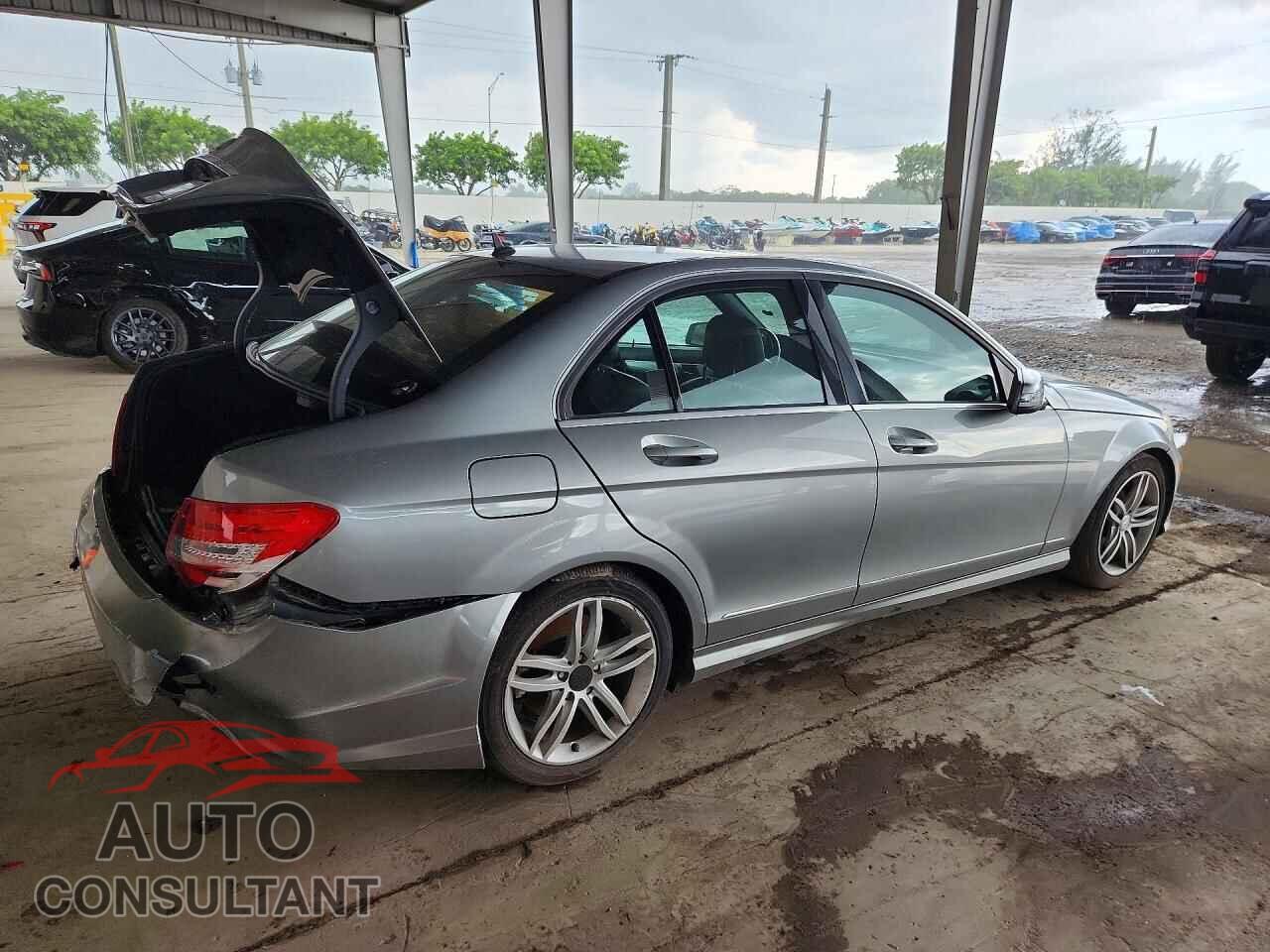MERCEDES-BENZ C-CLASS 2014 - WDDGF4HB2EA948837