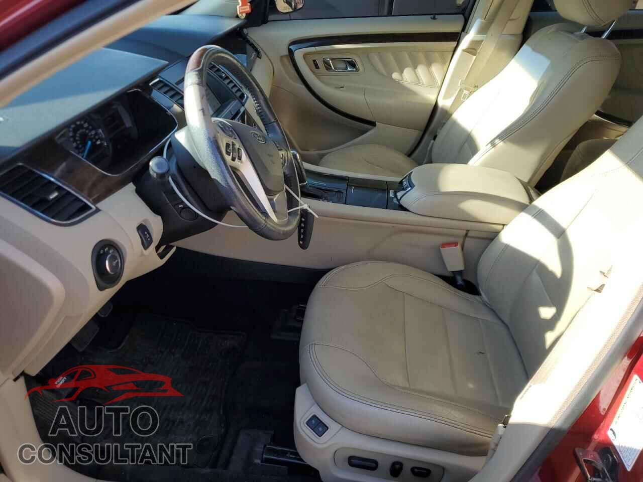FORD TAURUS 2018 - 1FAHP2F82JG106245
