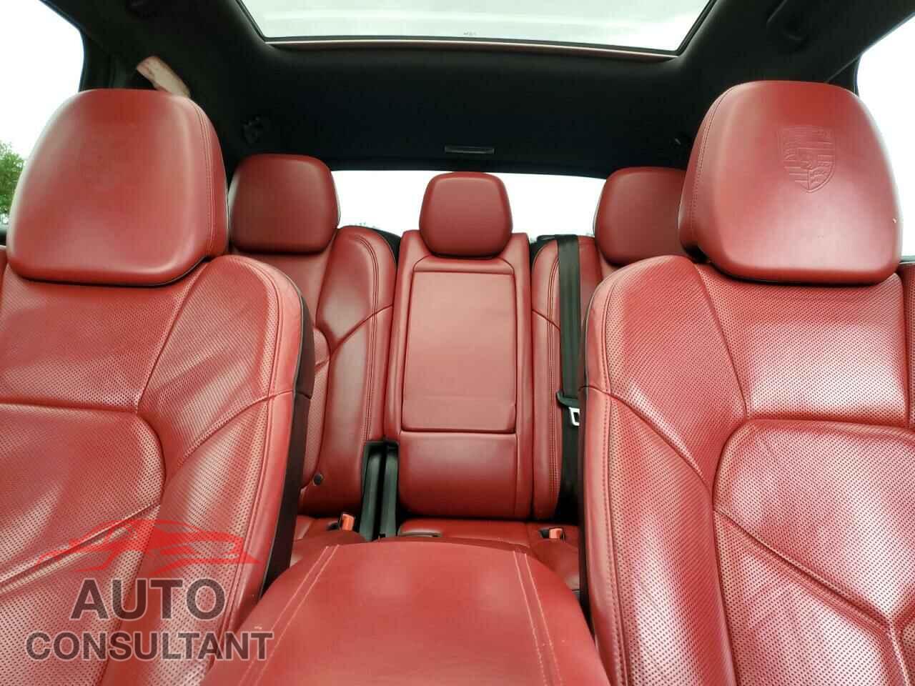 PORSCHE CAYENNE 2017 - WP1AA2A22HKA90747
