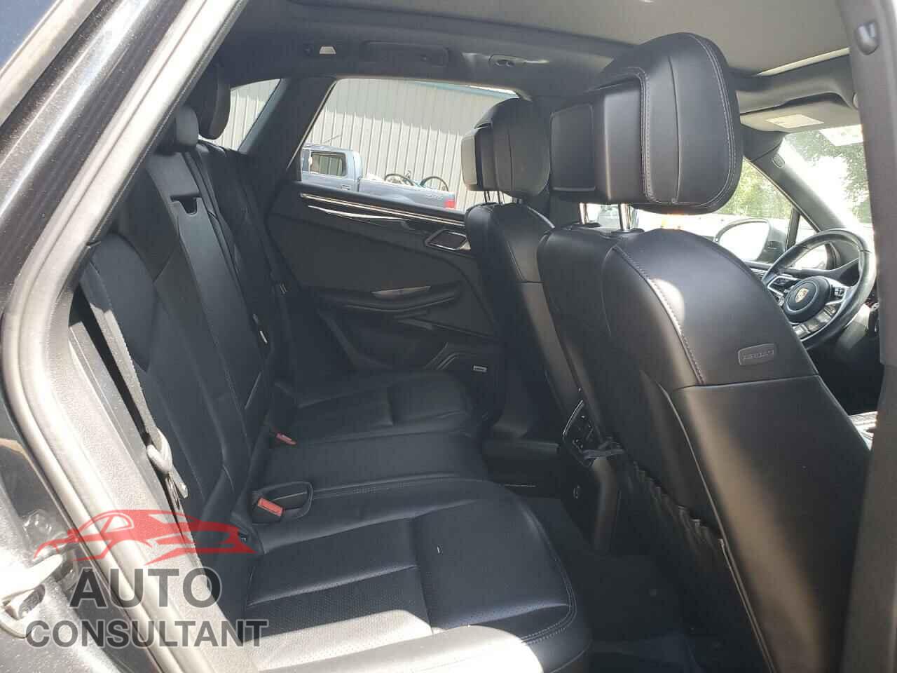 PORSCHE MACAN 2018 - WP1AA2A5XJLB01472