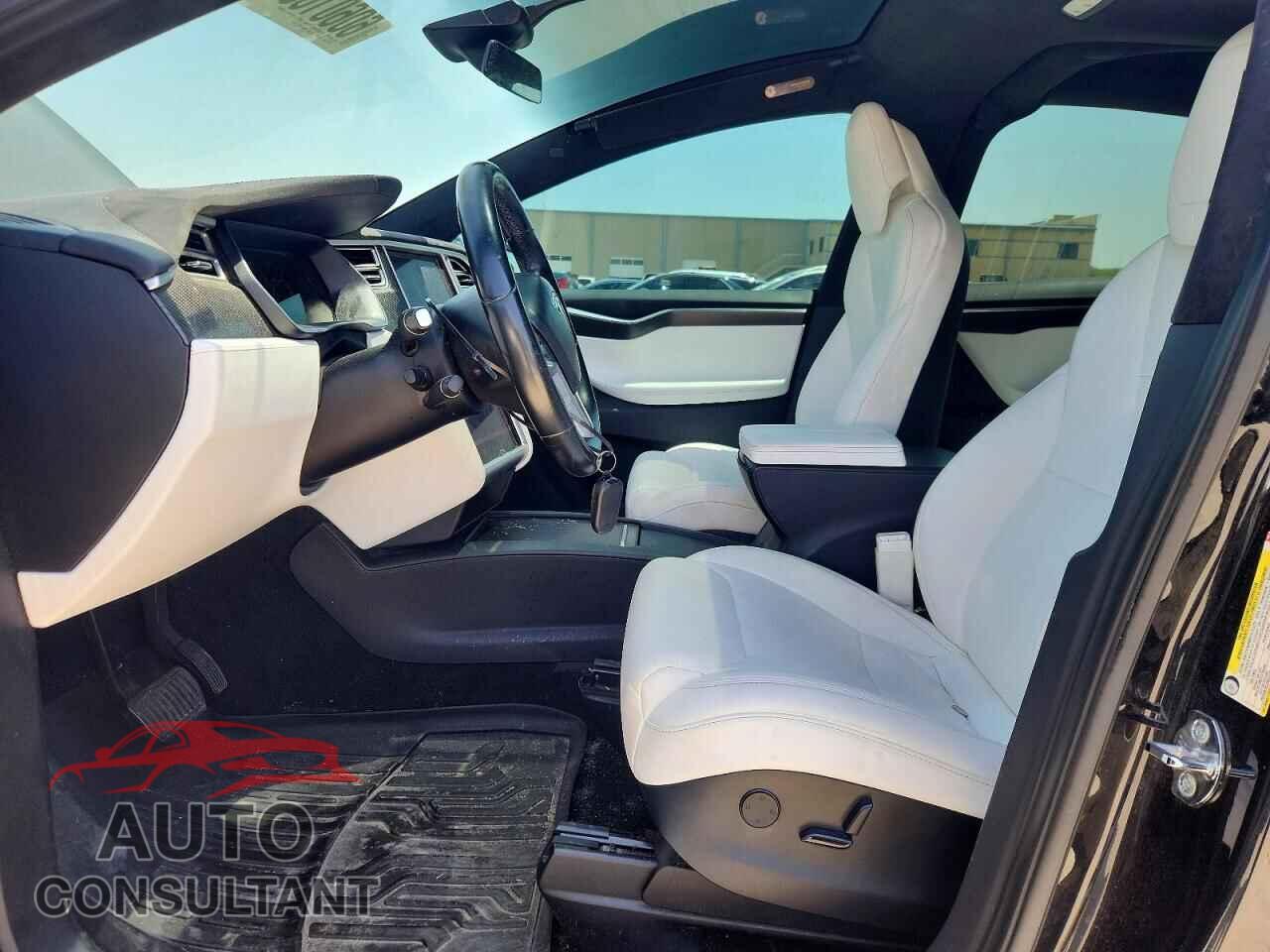 TESLA MODEL X 2017 - 5YJXCBE26HF041838
