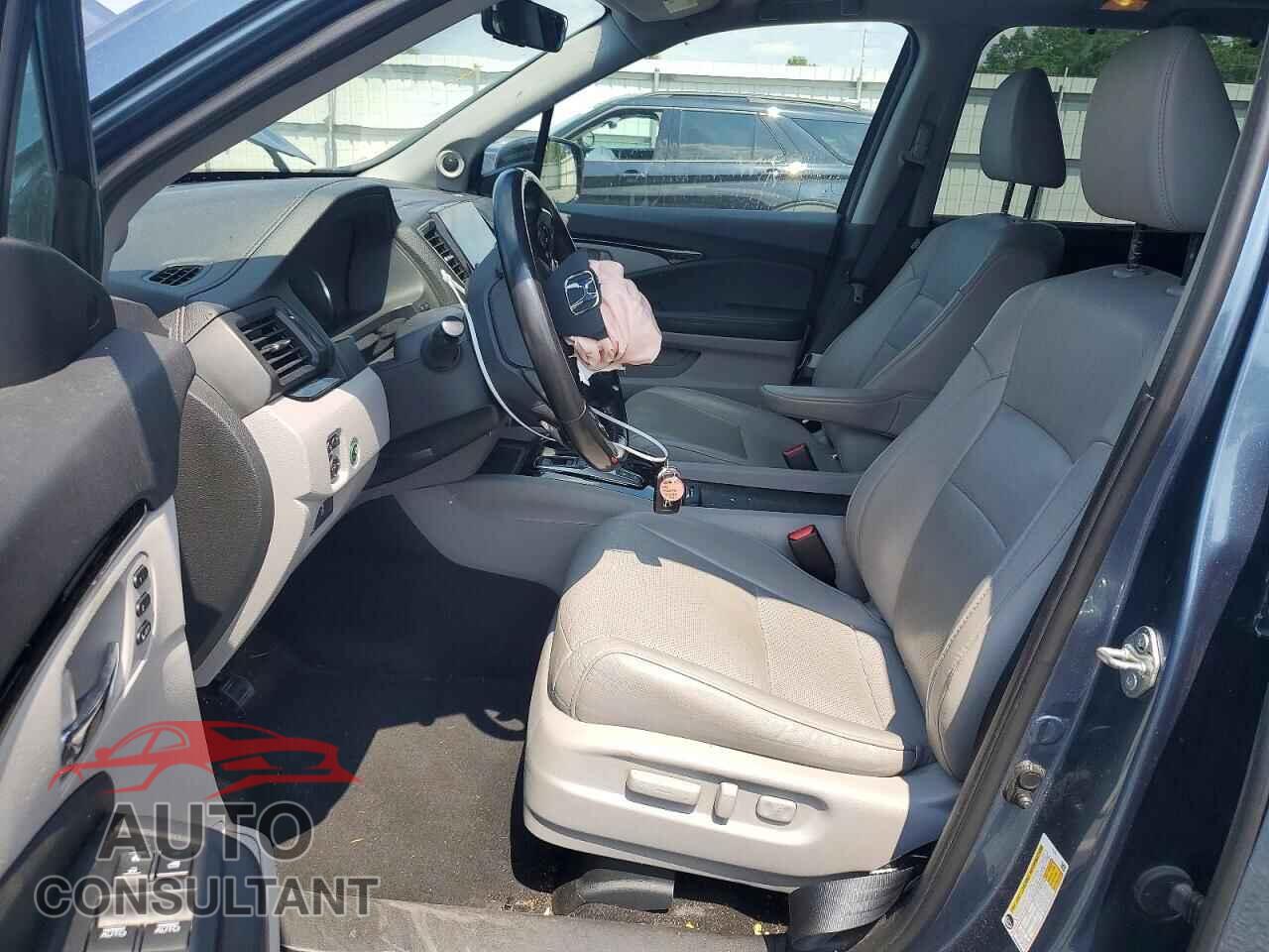 HONDA PILOT 2019 - 5FNYF6H03KB005447