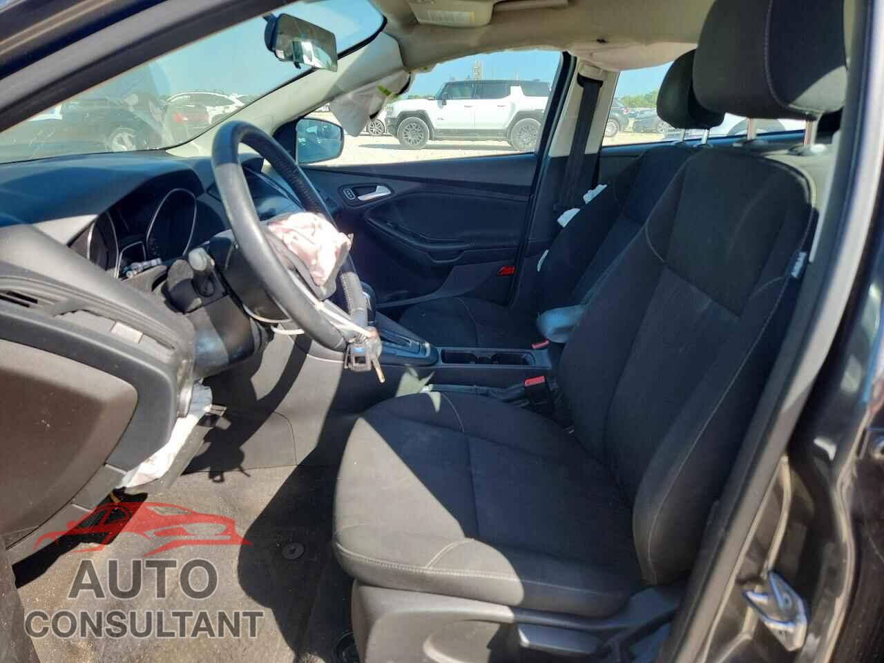 FORD FOCUS 2018 - 1FADP3F2XJL270401