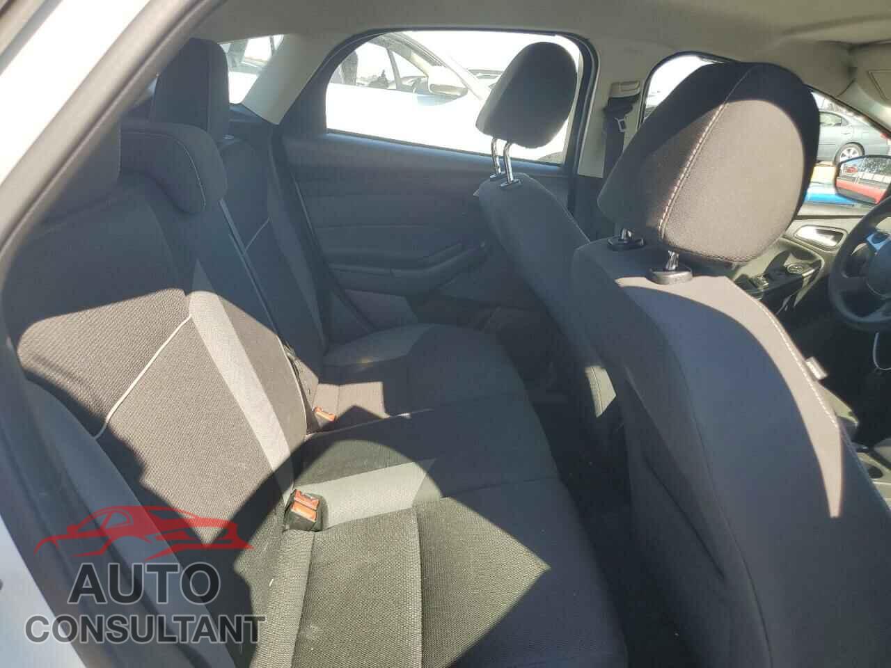 FORD FOCUS 2014 - 1FADP3K26EL458876