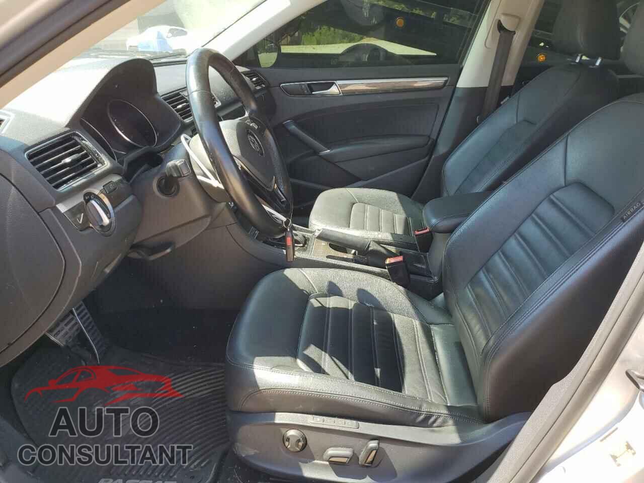 VOLKSWAGEN PASSAT 2017 - 1VWCT7A37HC021084