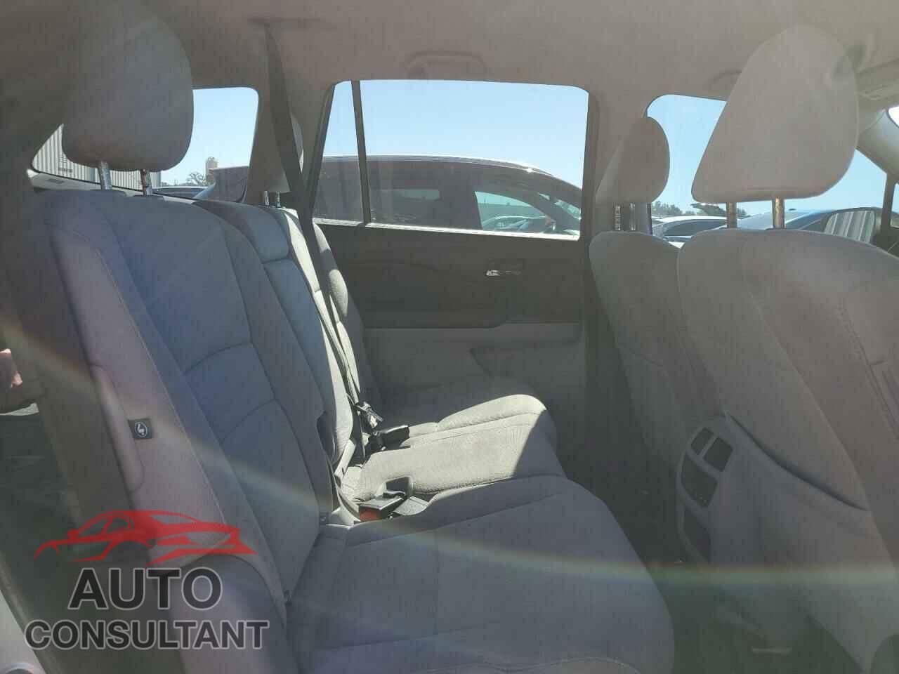 HONDA PILOT 2018 - 5FNYF5H30JB006560