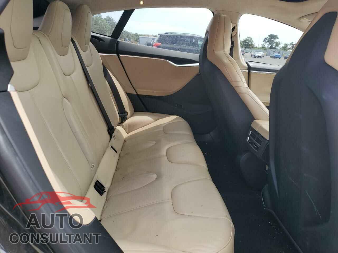 TESLA MODEL S 2015 - 5YJSA1E13FF111052