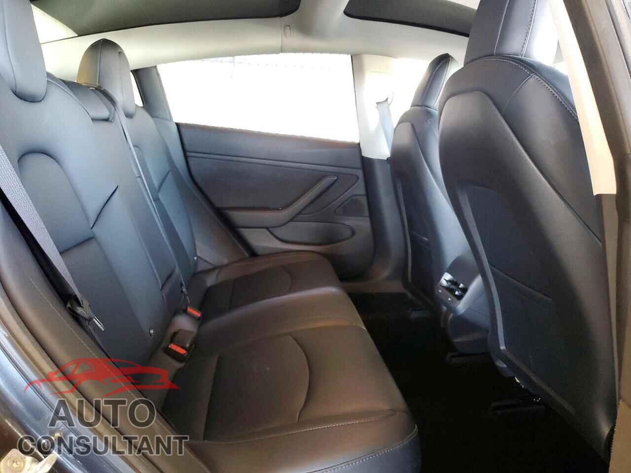 TESLA MODEL 3 2018 - 5YJ3E1EA4JF001323