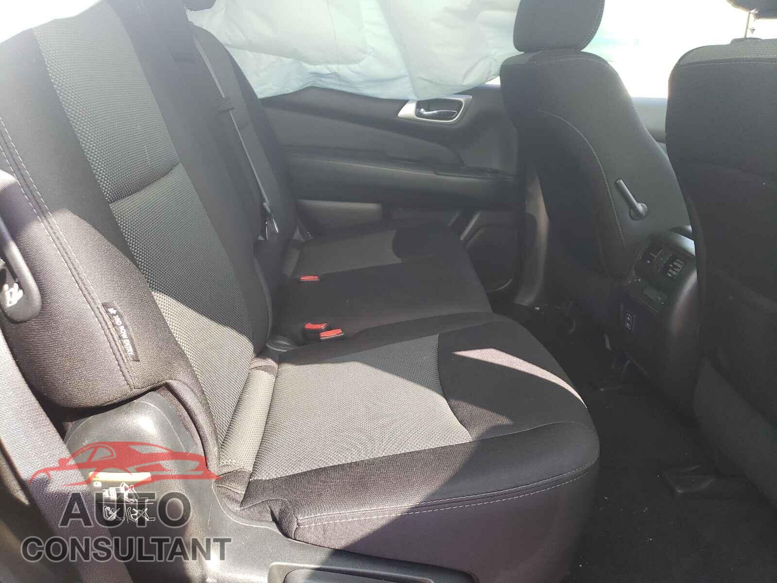 NISSAN PATHFINDER 2018 - 5N1DR2MM0JC652063