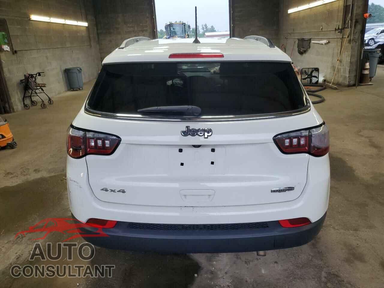 JEEP COMPASS 2018 - 3C4NJDBB5JT283329
