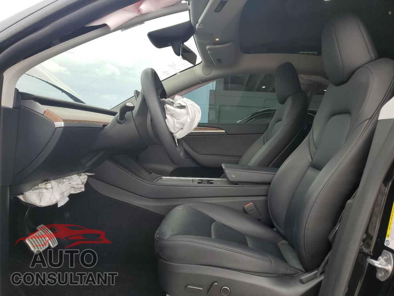 TESLA MODEL Y 2024 - 7SAYGDEF7RF045702