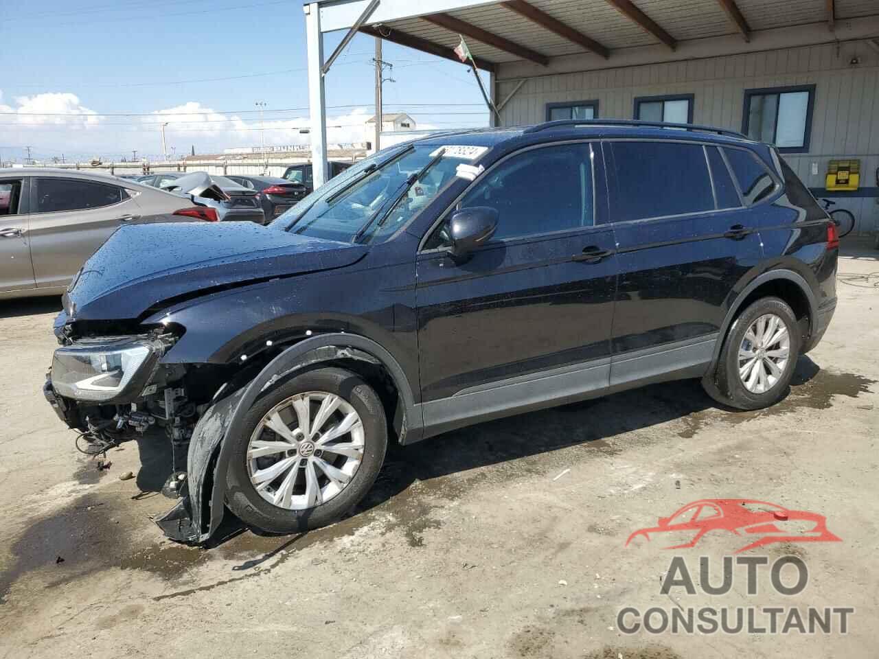 VOLKSWAGEN TIGUAN 2018 - 3VV1B7AX0JM090527