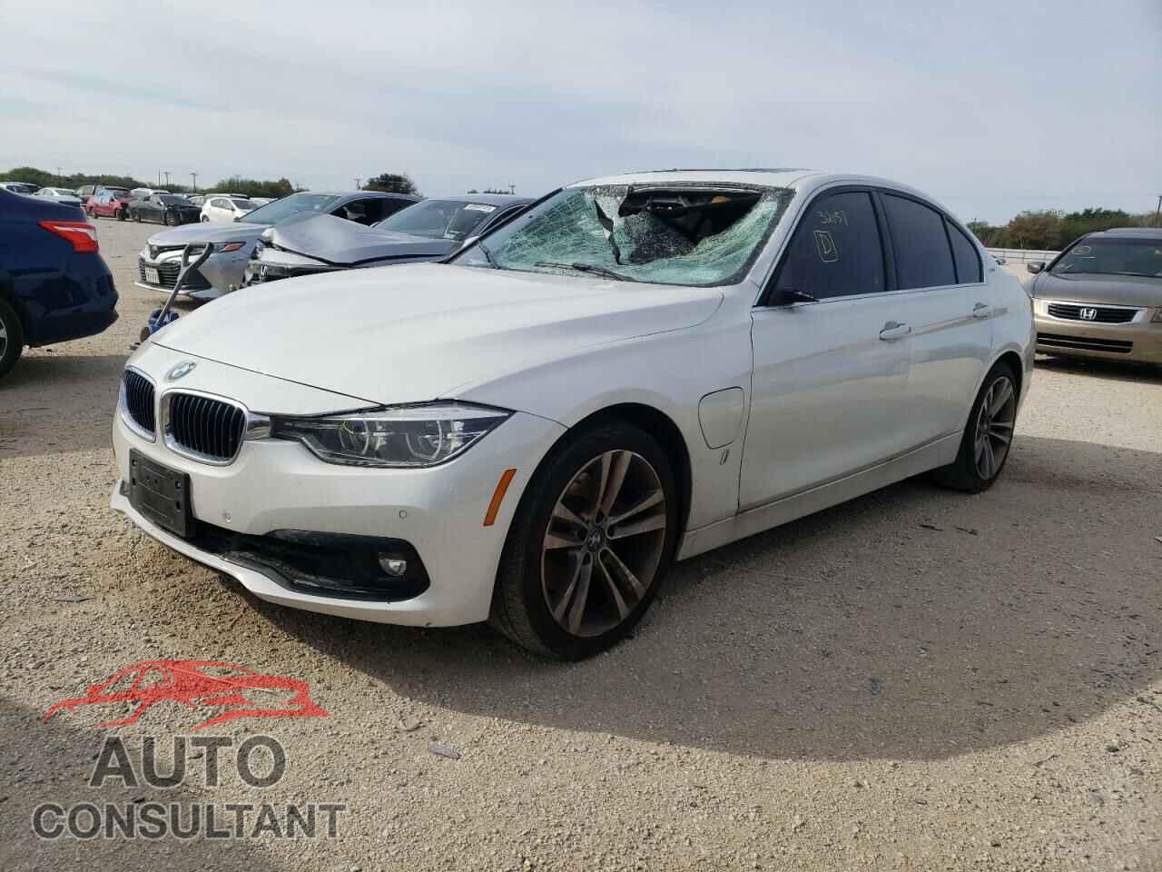BMW 3 SERIES 2017 - WBA8E1C31HA156695