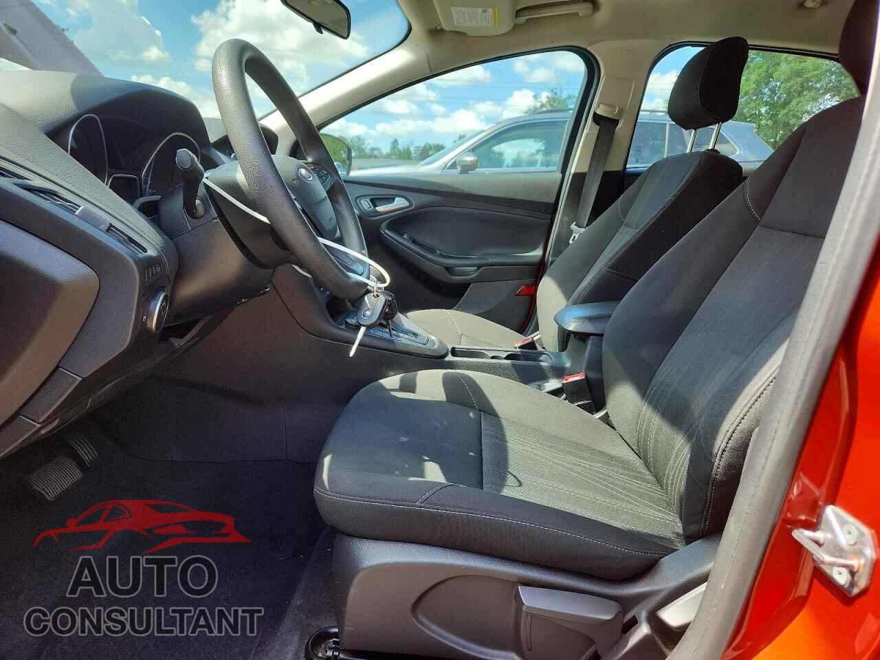 FORD FOCUS 2018 - 1FADP3FE3JL256821