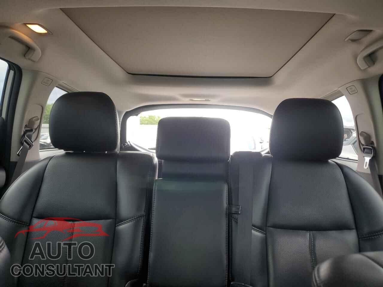 NISSAN PATHFINDER 2017 - 5N1DR2MM6HC902657