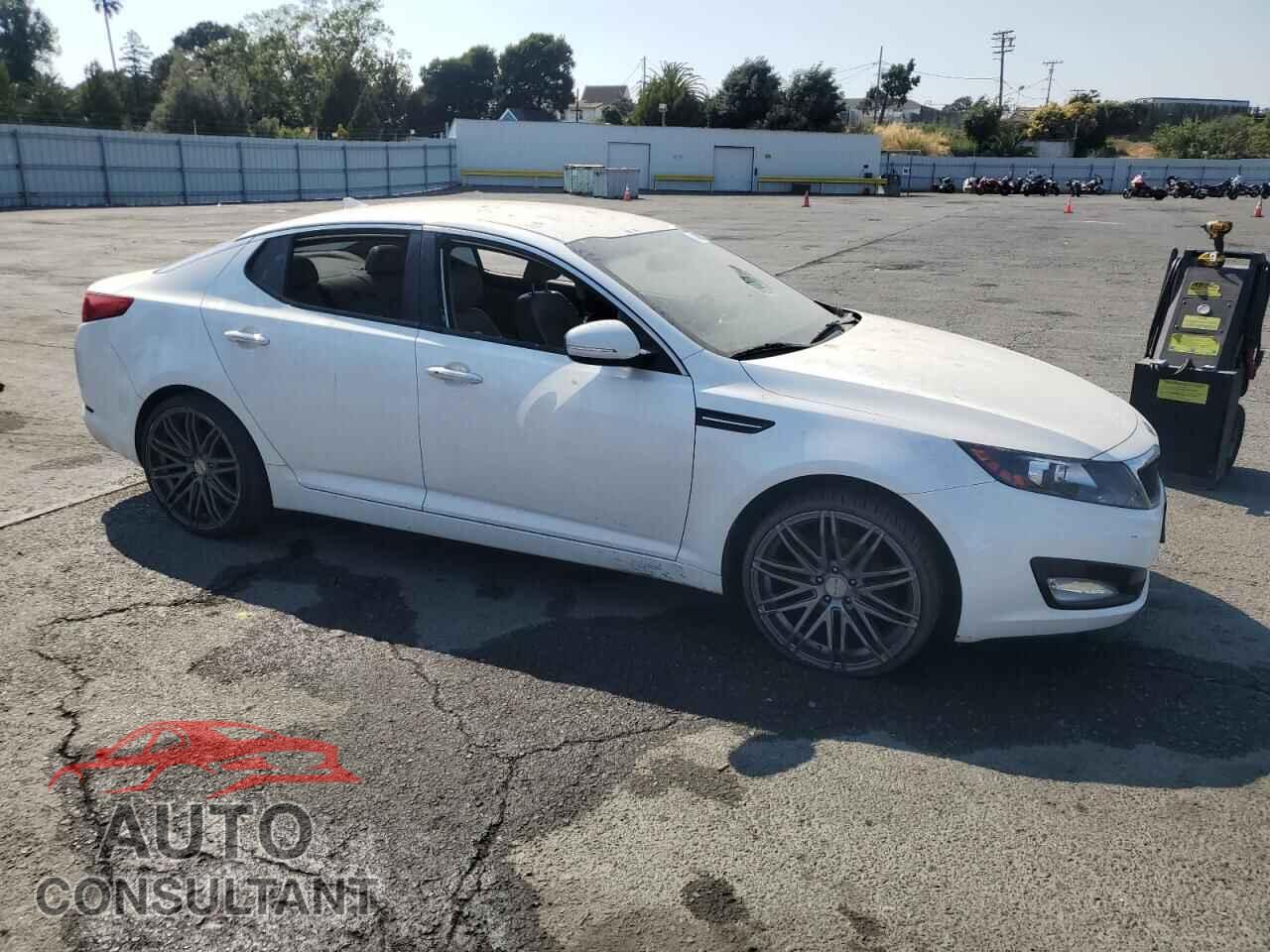 KIA OPTIMA 2011 - KNAGN4A74B5142681