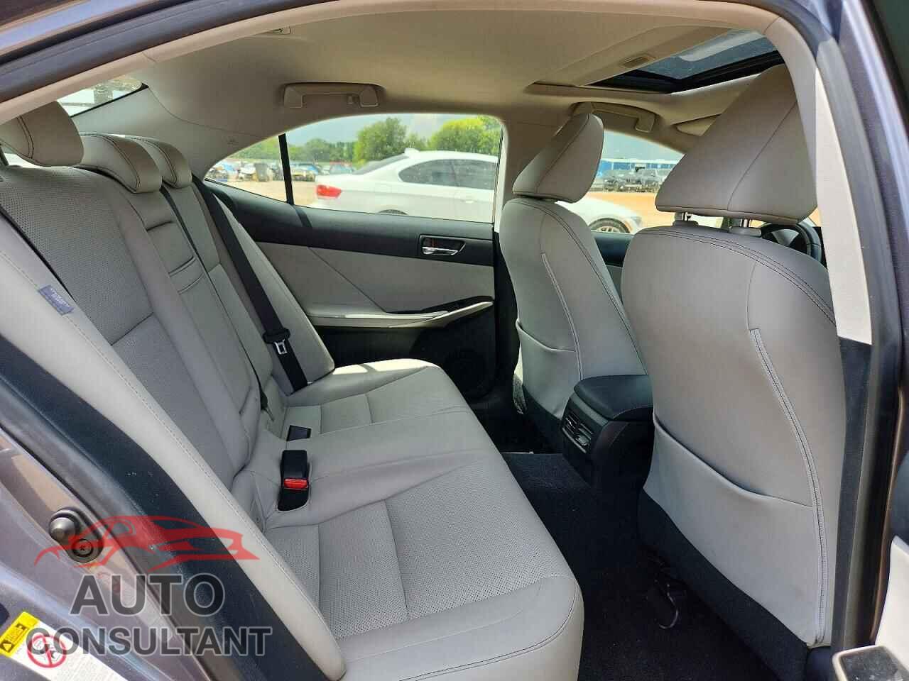 LEXUS IS 2015 - JTHBF1D26F5055331