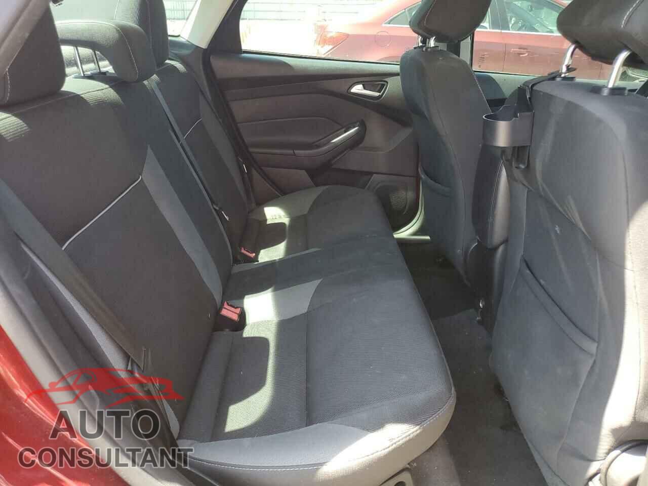 FORD FOCUS 2014 - 1FADP3F22EL440255