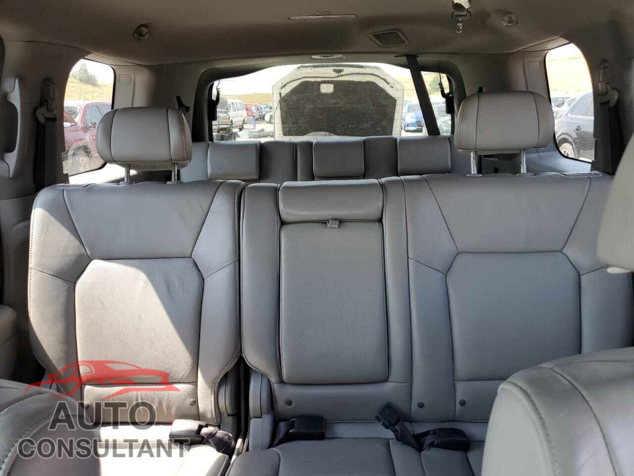 HONDA PILOT 2011 - 5FNYF4H56BB007760