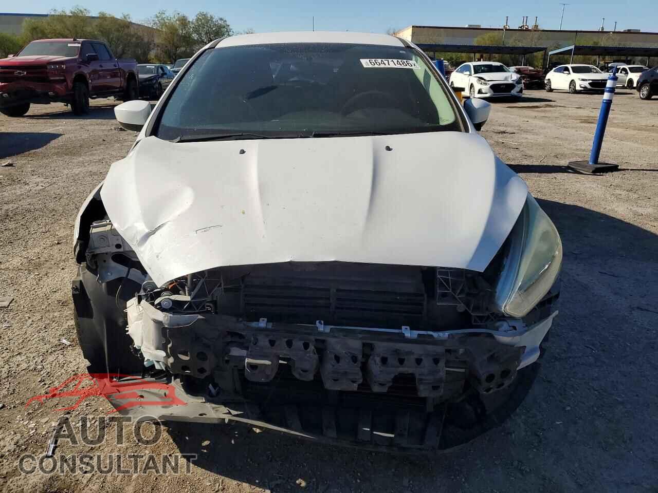 FORD FOCUS SE 2018 - 1FADP3K2XJL331316